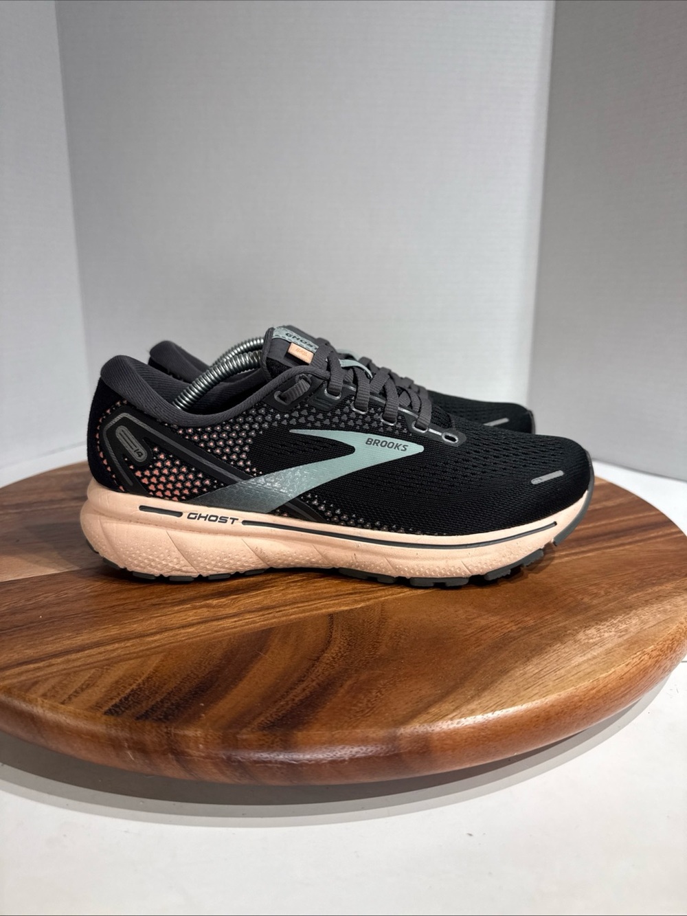 Brooks Ghost 14 Women’s Size 7.5B Black Peach Athletic Running Comfort Sneakers